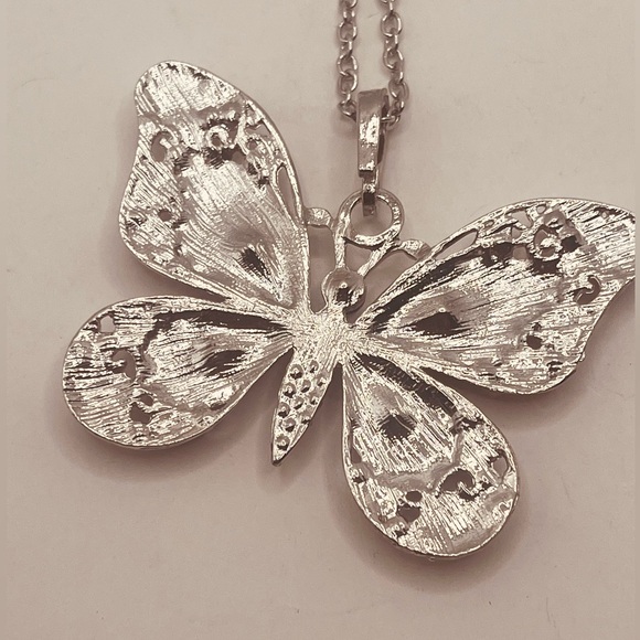 Silver plated necklace for women butterfly design - Picture 3 of 5